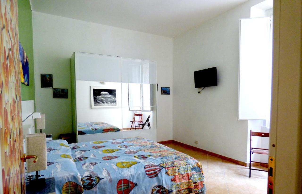 Casa Maura - 2 Passi Nella Storia Appartement Genua Buitenkant foto