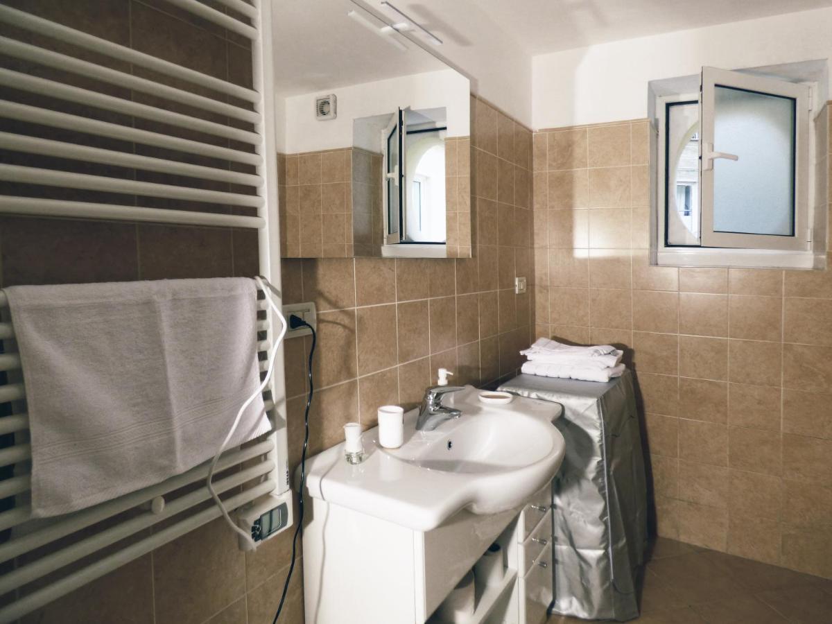 Casa Maura - 2 Passi Nella Storia Appartement Genua Buitenkant foto