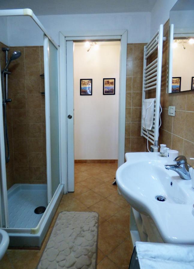 Casa Maura - 2 Passi Nella Storia Appartement Genua Buitenkant foto